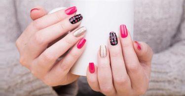 Difference Between Porcelain Nails and Acrylic Nails